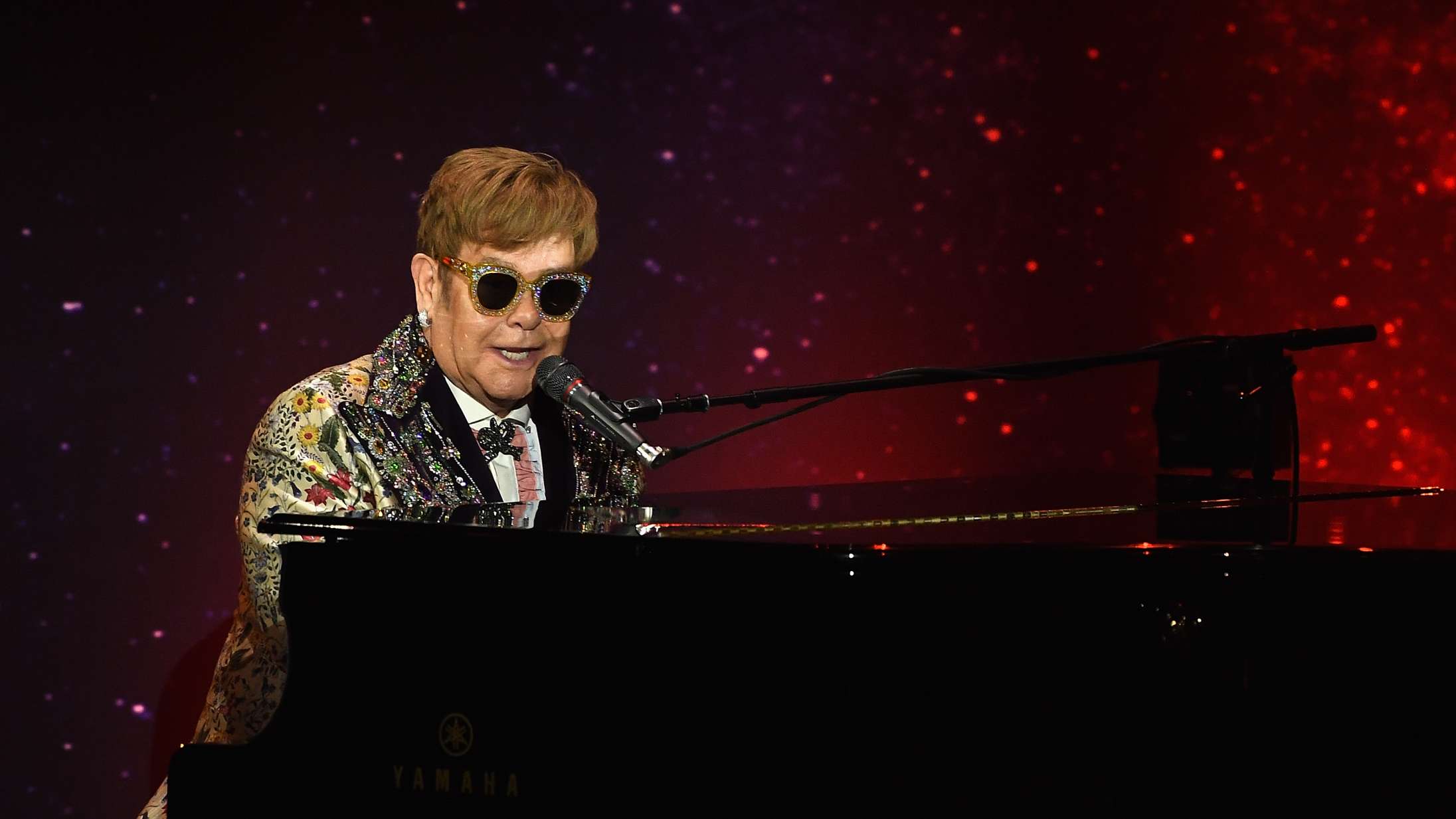 Elton John kårer »det bedste band derude« lige nu