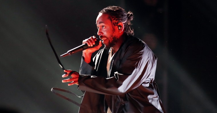 Se Kendrick Lamars stærke Grammy-optræden – U2 og Dave Chappelle gæster