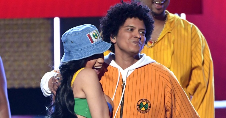 Se Cardi B og Bruno Mars give den gas på ‘Finesse (Remix)’ til årets Grammys