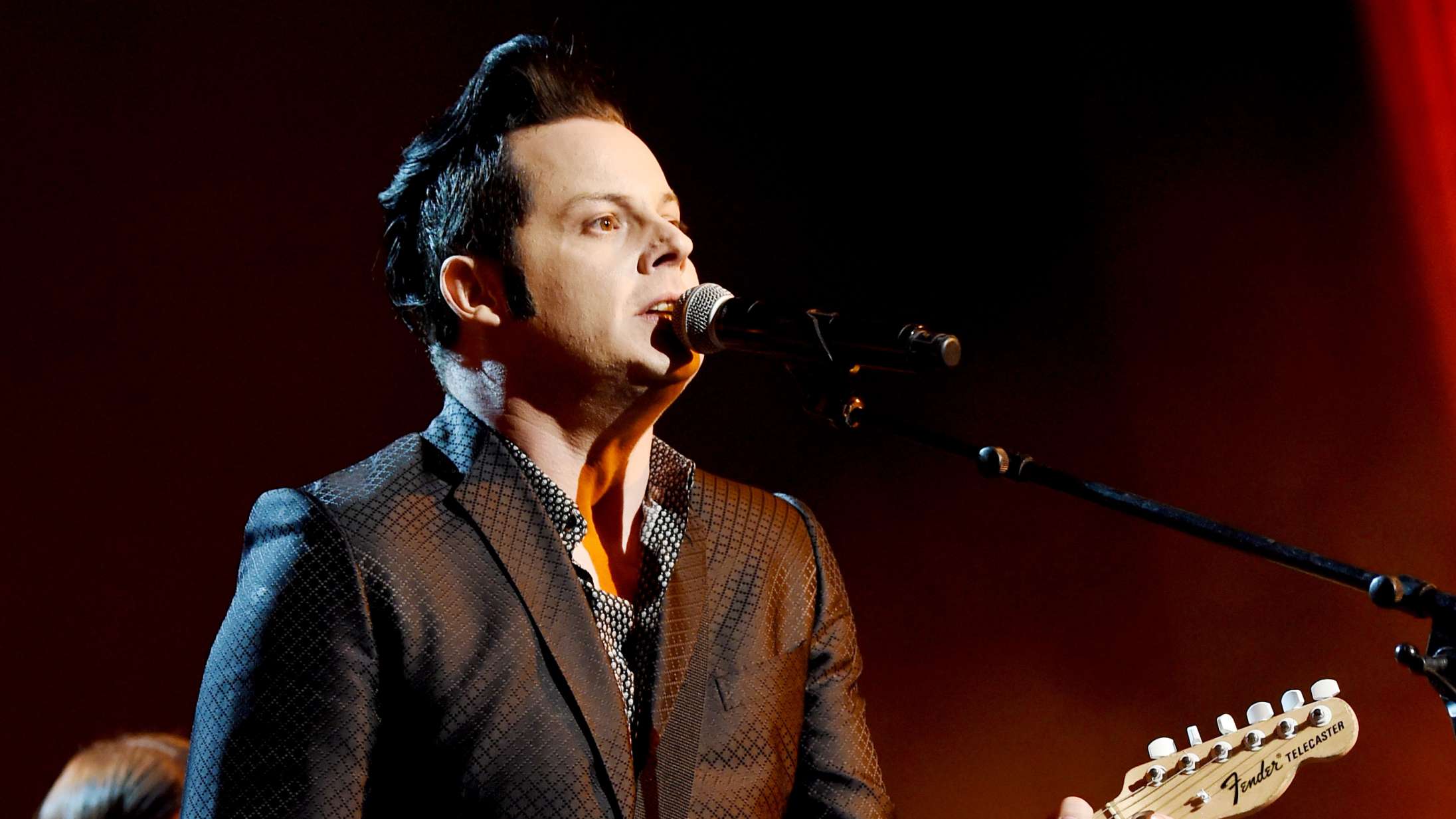 Jack White blev forlovet og gift på scenen under koncert