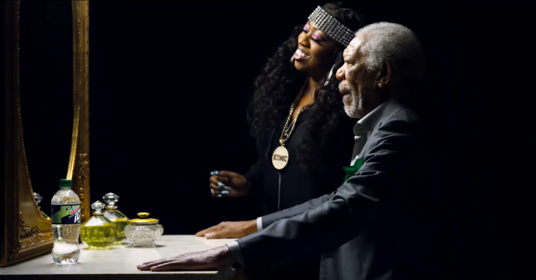 Missy Elliott og Busta Rhymes giver Morgan Freeman og Peter Dinklage rapkurser i ny Super Bowl-reklame