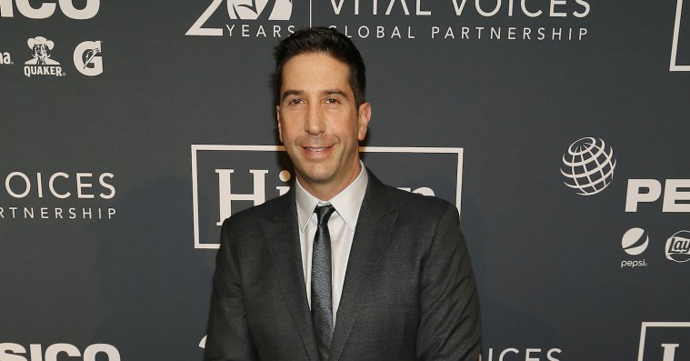 Se David Schwimmers seks kortfilm om sexchikane – med Bobby Cannavale og Cynthia Nixon