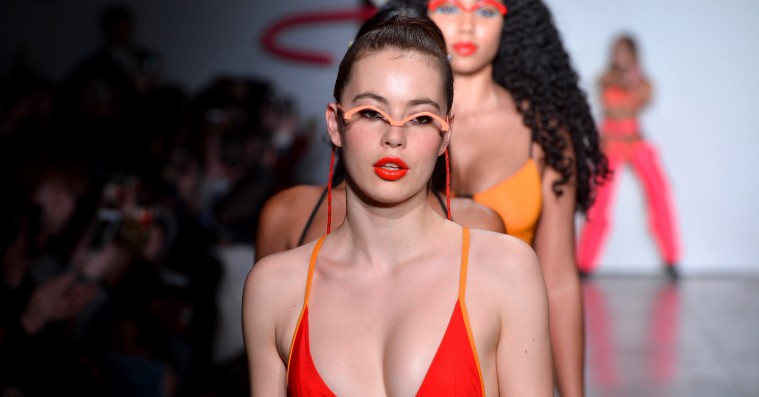 Kropskurver, transkønnede og benproteser – en tiltrængt mangfoldighed rammer modeugen i New York