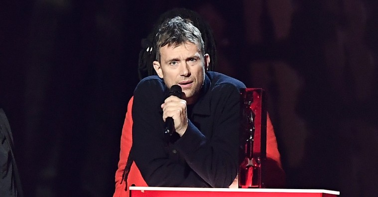 Var Damon Albarn spritstiv, da han holdt tale til Brit Awards?