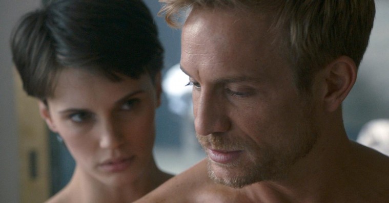 ‘Dobbelt begær’: Erotisk psykologisk thriller med referencer galore