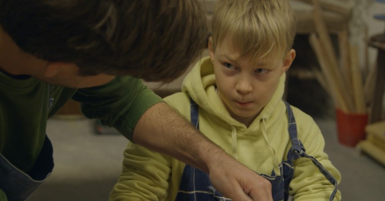 ’I fars hænder’: Ny dansk dokumentar er selvterapi for åbent kamera