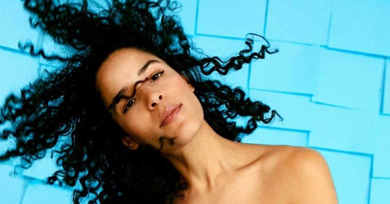 Anya går rendyrket pop, laver en banger