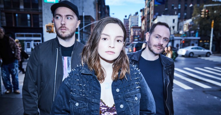 Chvrches er håbløse romantikere på ‘Love Is Dead’