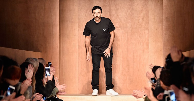 Burberry antyder ny retning ved at gøre Riccardo Tisci til ny kreativ chef