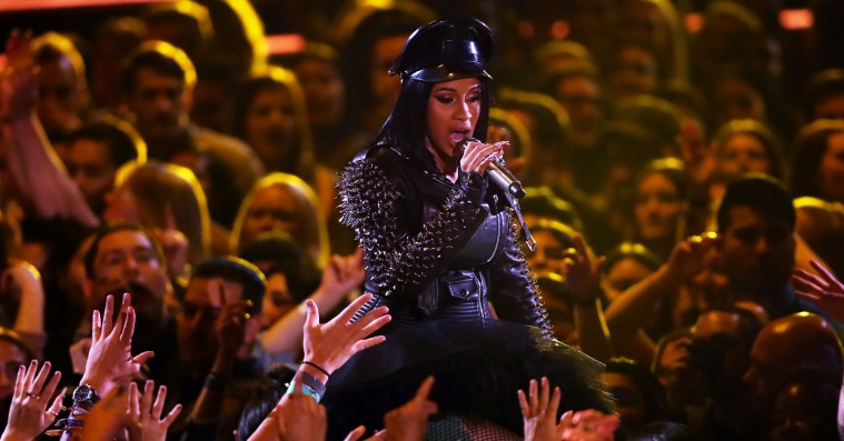 Se Cardi B-medley til iHeartRadio Awards – med gæsteoptræden fra G-Eazy