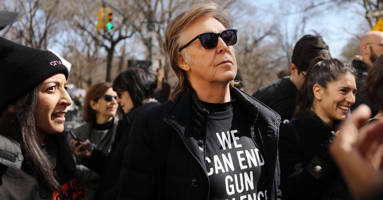 Paul McCartney mindes John Lennon ved anti-skydevåben-march – Kanye West var også på barrikaderne