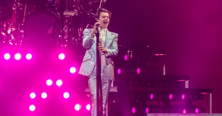 Harry Styles i Royal Arena: Fanget mellem forvokset teenager og forceret voksen