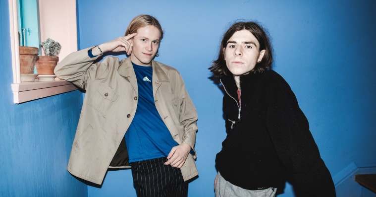 Barselona-medlem får nyt ep-cover tatoveret på maven