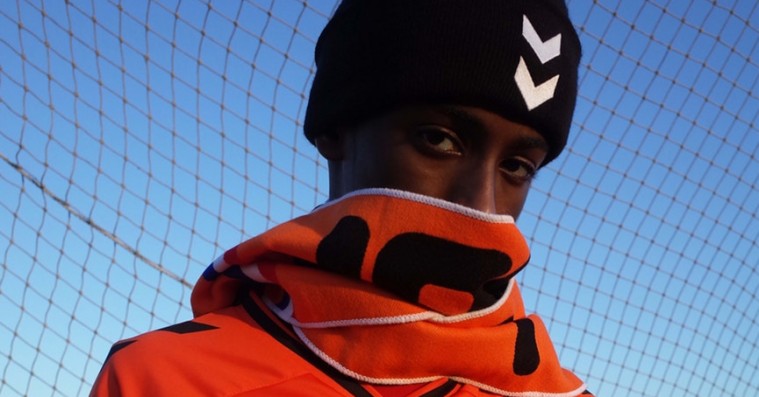 Fodbold-looket spreder sig i modebilledet – 11 stærke eksempler du kan købe nu