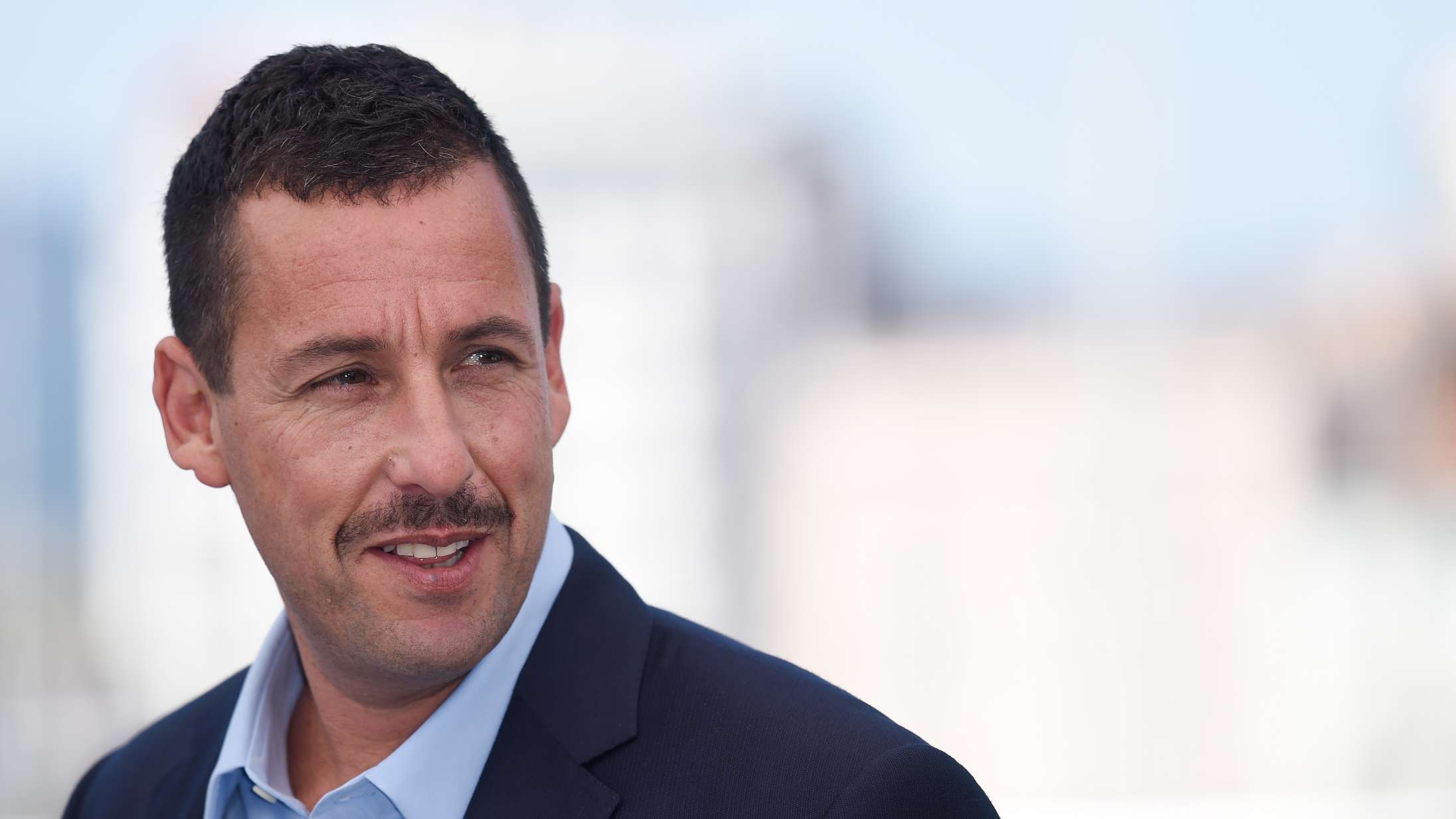 Adam Sandler truer med at lave flere skodfilm, hvis han ikke får en Oscar for ‘Uncut Gems’