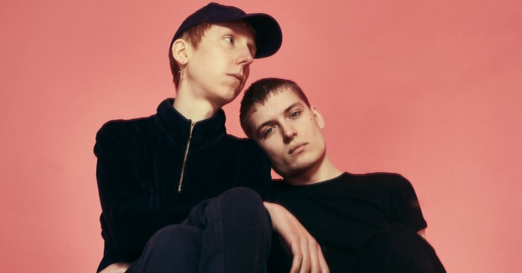 Gents’ synthpop-croon er tilbage med dobbeltsinglen ‘Moments’