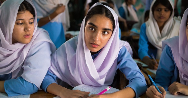 ’Hvad vil folk sige’: Knugende norsk filmhit om en muslimsk piges straf for forelskelse