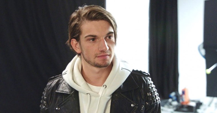 ’Han heter ikke William’: Thomas Hayes fra ’Skam’ med et kosteskaft i røven