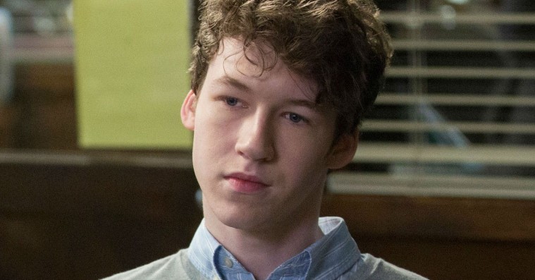 Skaberen af ’13 Reasons Why’ forsvarer kontroversiel voldtægtsscene: »Det er bedre at tale om det«