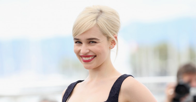 Emilia Clarke fortæller ærligt om voldsomt sygdomsforløb: »Jeg bad hospitalspersonalet om at lade mig dø«