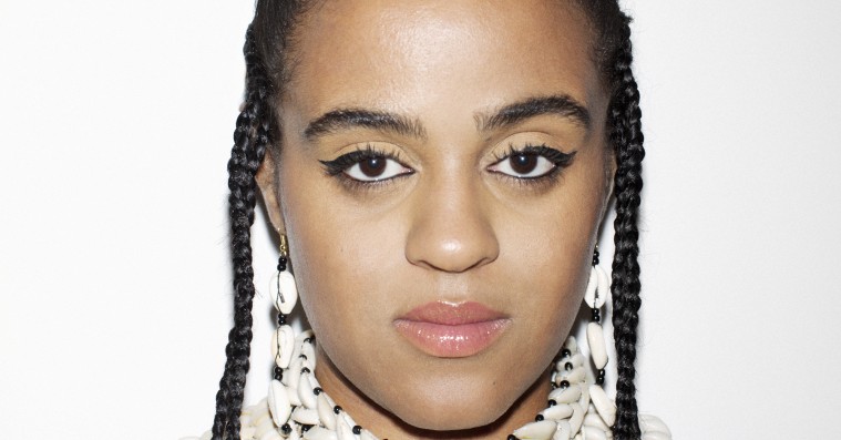 Seinabo Sey giver koncert i flotte rammer i København
