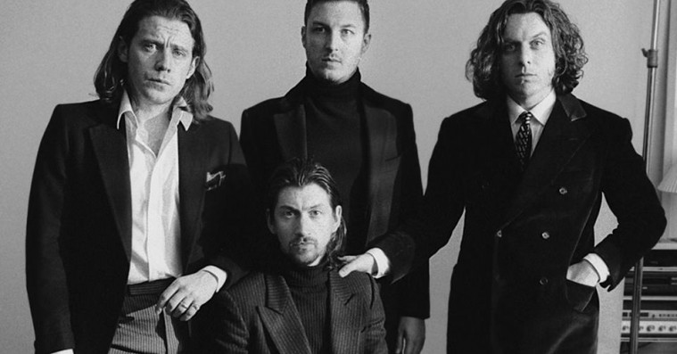 Arctic Monkeys’ sjette album er et Martini-læskende, lårkort nostalgi-ridt