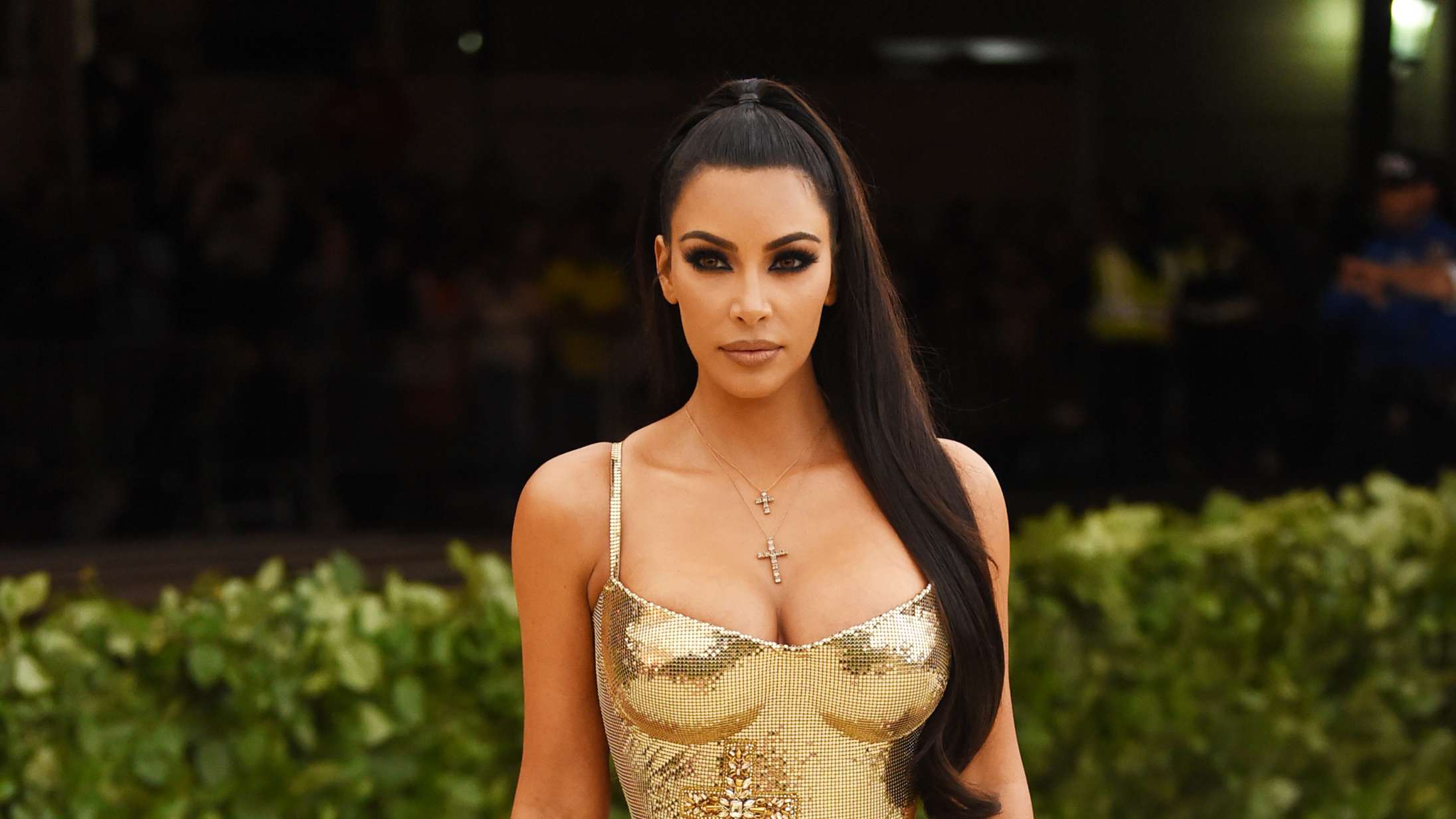 De riges coronaliv: Kim Kardashian leverer ugens meme med tonedøv luksusfest på privat ø