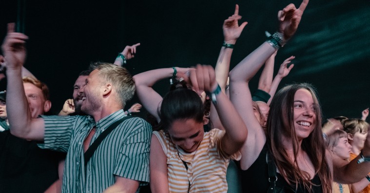 NorthSide vil stoppe snak under koncerter – uddeler hold kæft-bolsjer til publikum