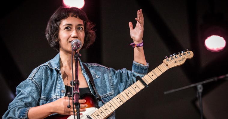 Haley Heynderickx på Roskilde Festival: Empatisk folksangerinde vandt Glorias hjerte