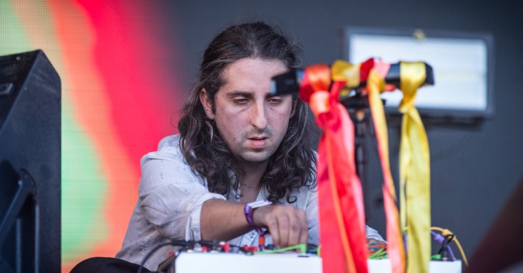 James Holden besjælede synthesizeren på Roskilde Festival