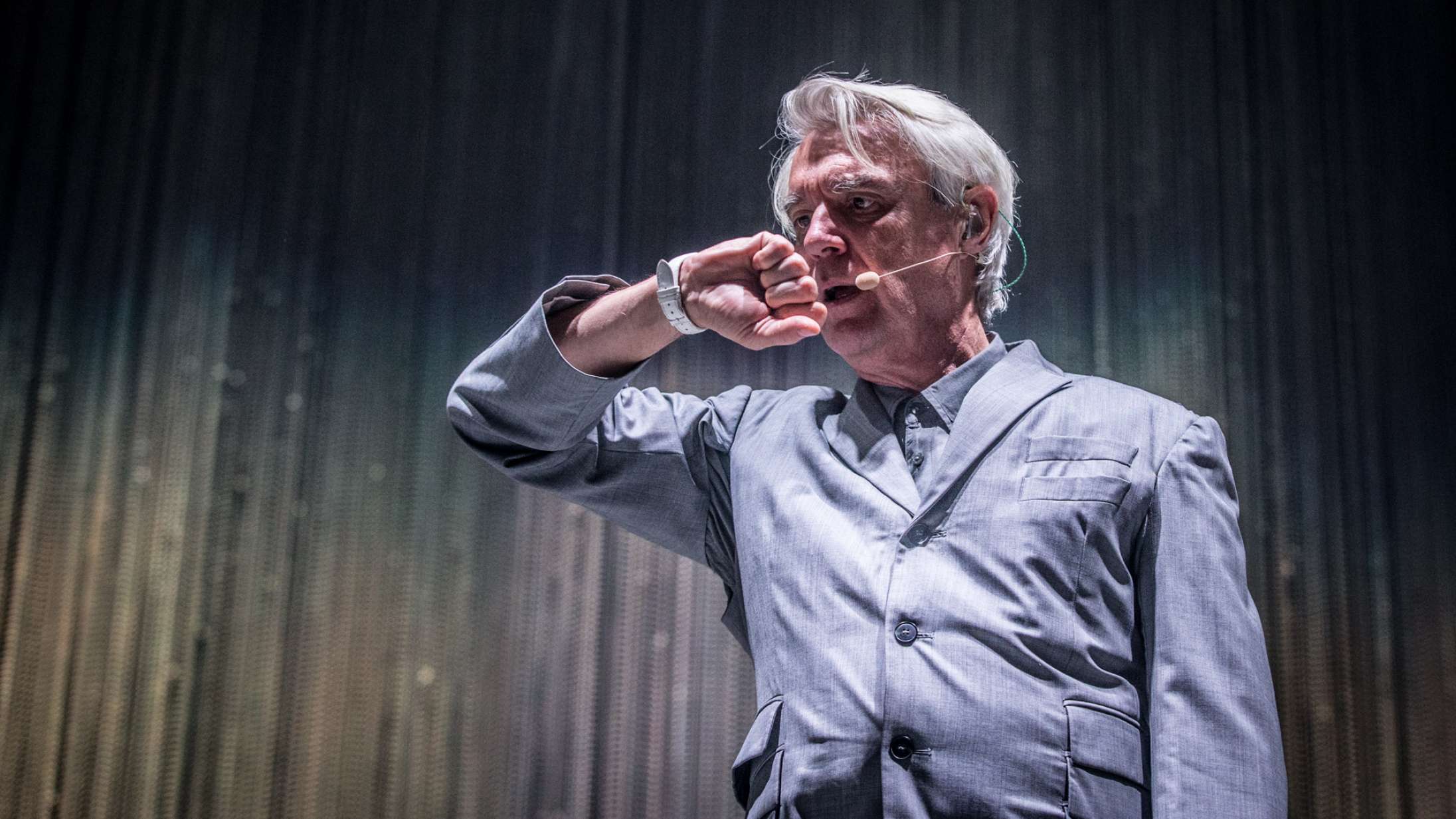 David Byrne udfordrede med succes koncertformatet på Roskilde Festival