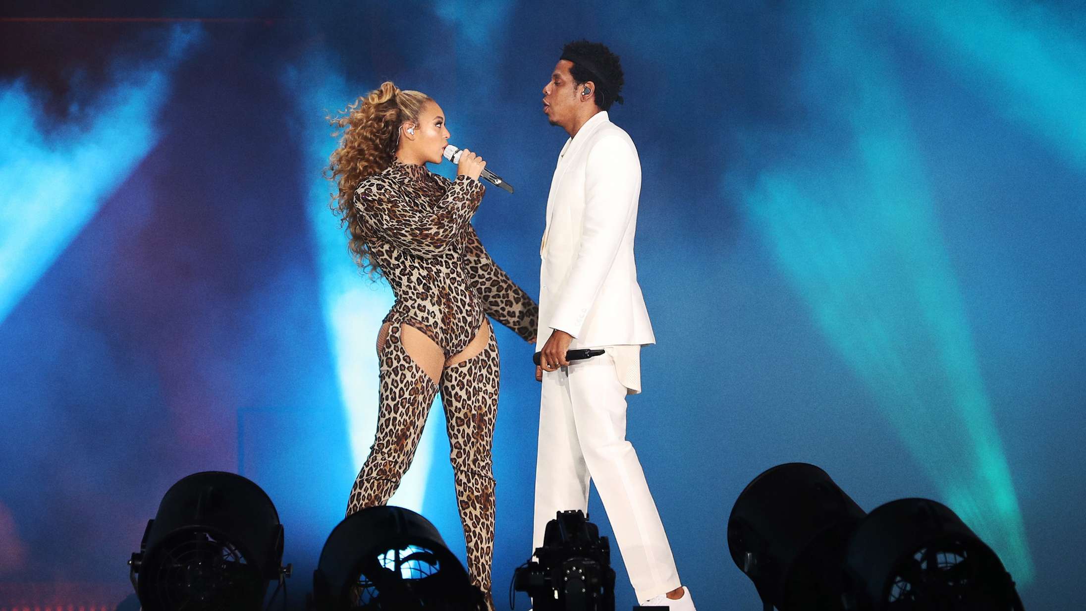 Mand stormer scenen under Beyoncé og Jay-Z-koncert