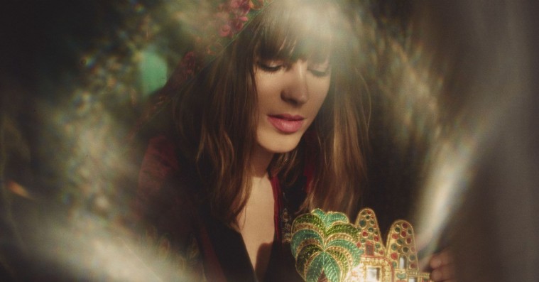 Melody’s Echo Chamber inviterer på psykedelisk skovtur med både popperler og tågede afstikkere