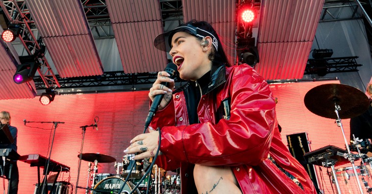 Miriam Bryant på Roskilde Festival: Svensk pop, så man næsten kunne smage snusen under overlæben