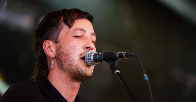 Marlon Williams imponerede med sin alsidige vokal på Roskilde Festival