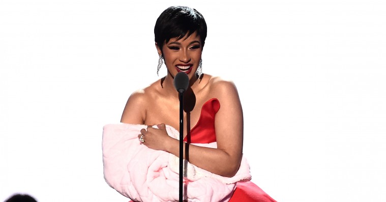 Cardi B fake-ammer til MTV VMA – se hende åbne showet