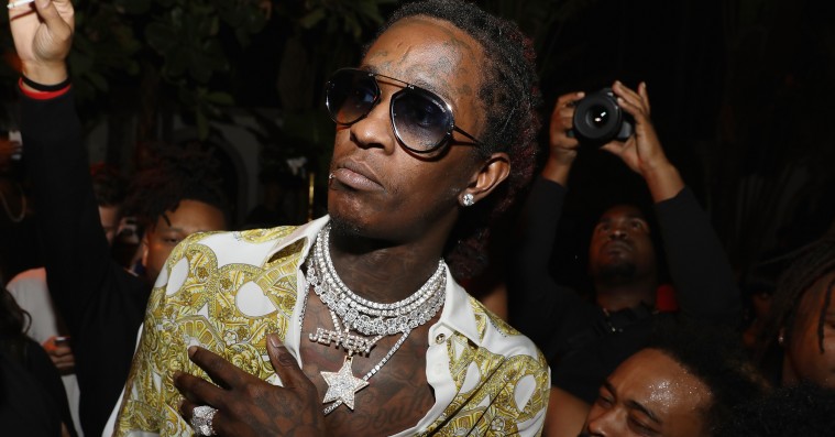 Young Thug, Gunna og 26 andre anklaget for at være en bande med forbindelser til mord og røveri
