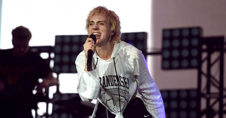 Mø fejrer sin 30-års fødselsdag på Instagram