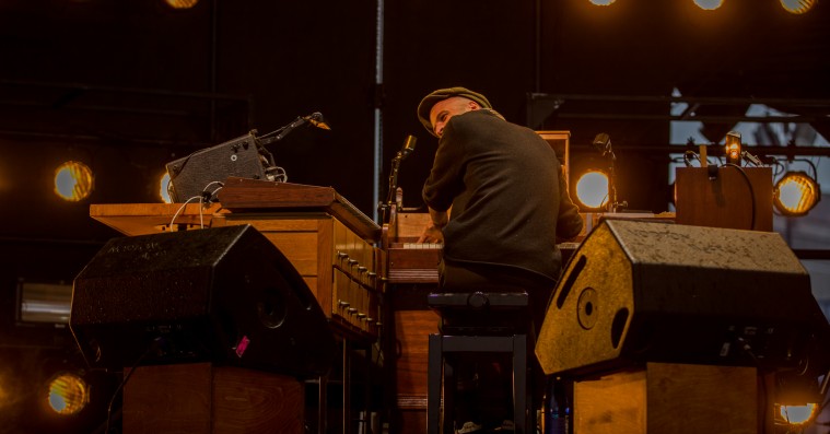 Nils Frahm testede instrumenternes holdbarhed under våd, men vidunderlig Haven-seance