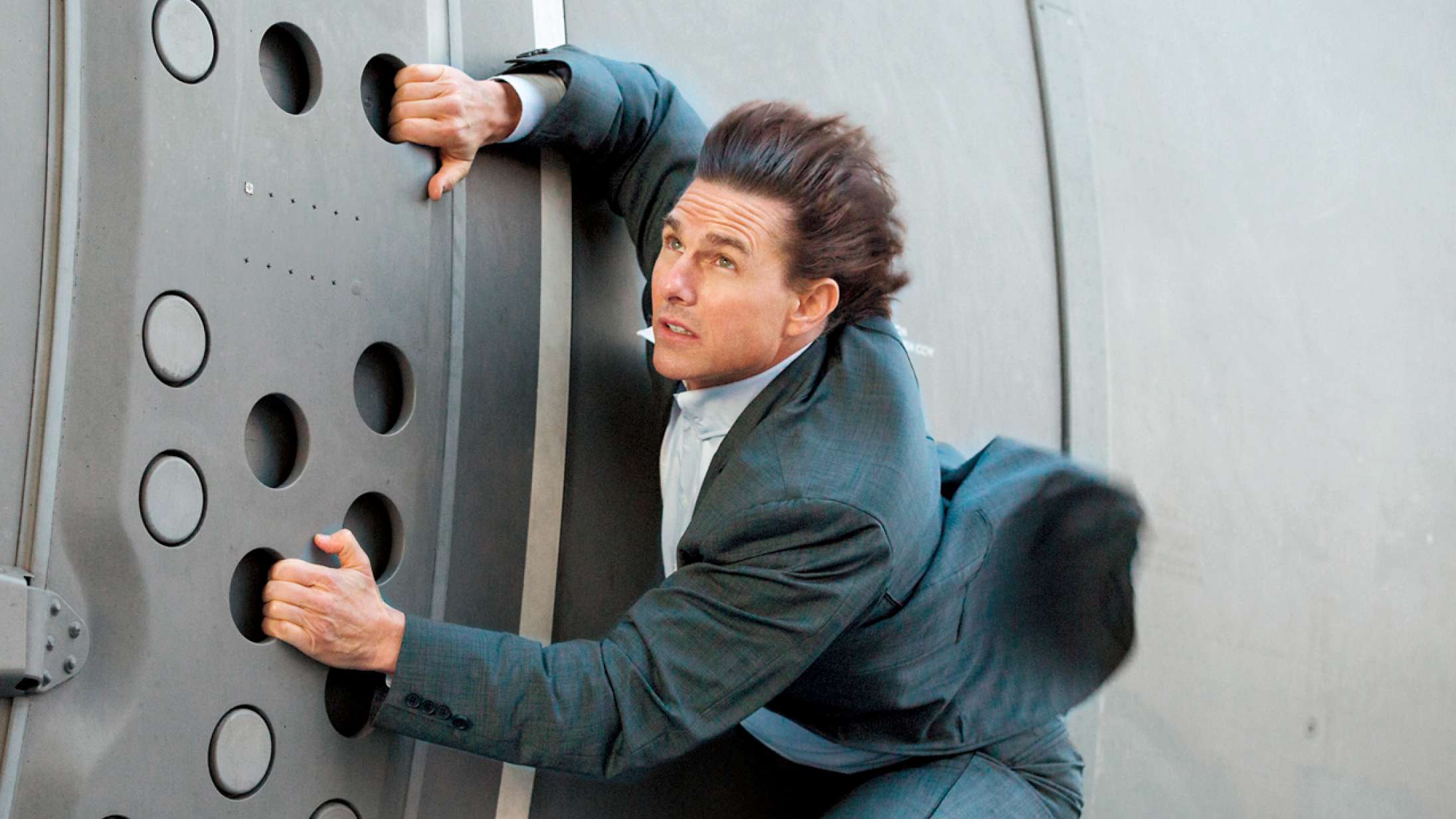 Tom Cruise har landet ca. 200 millioner dollars til den første spillefilm i rummet