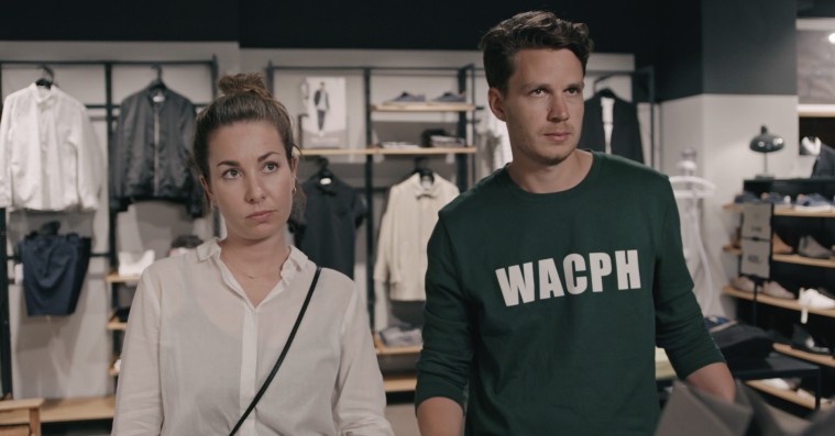 ’30’: Julie og Jesper hyggehudfletter deres generation med kærkommen komisk ventil