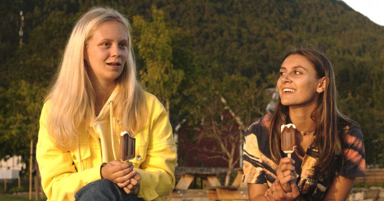 ‘Lovleg’: Poesi, slapstick og alt for lidt indsigt i NRK’s ‘Skam’-lillesøster