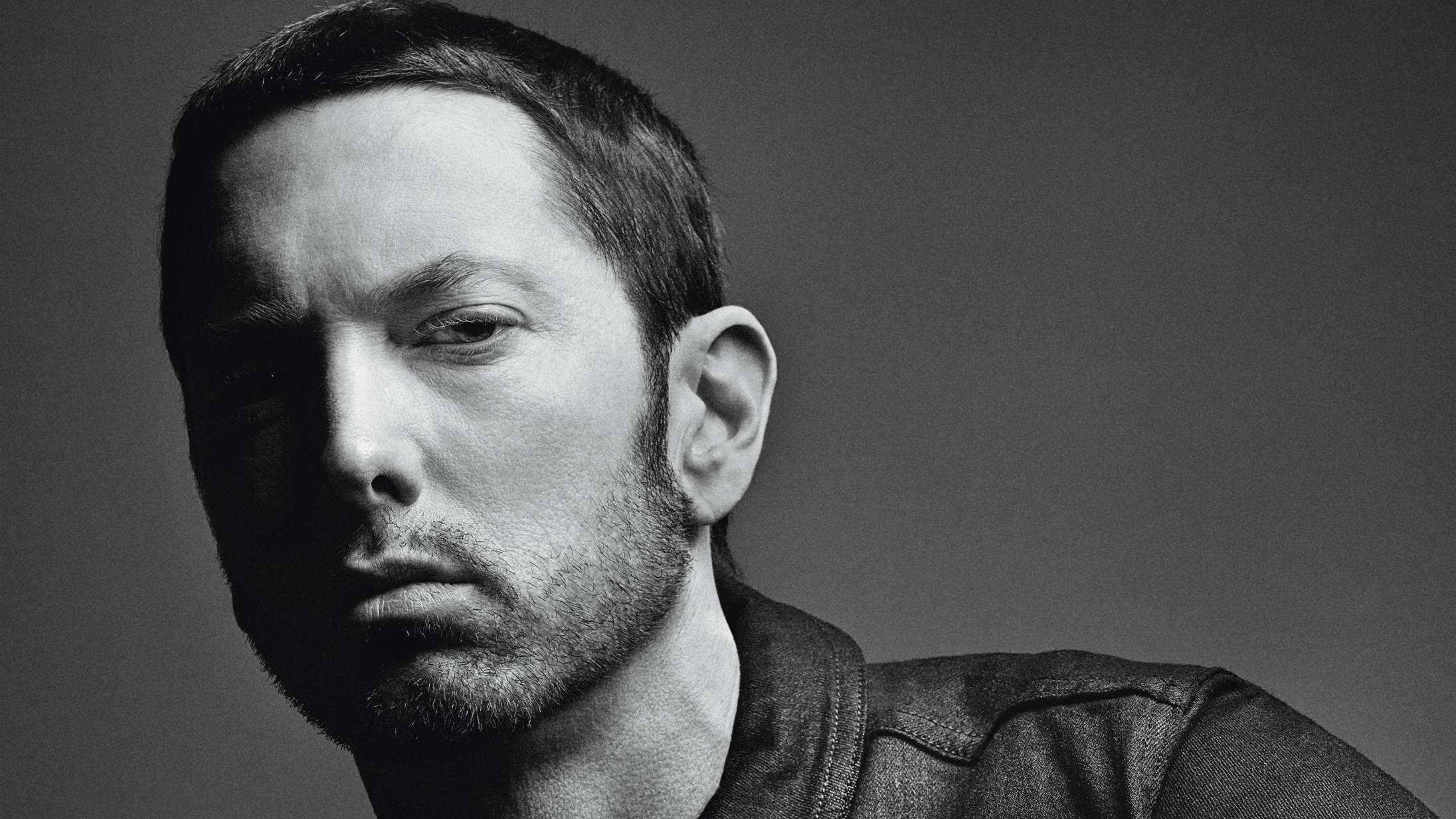 Eminem troller negative anmeldere med morsom reklameplakat: »Tak for støtten, røvhuller«