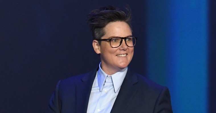 Komiker Hannah Gadsby lagde Emmy-salen ned med jokes om mandehad