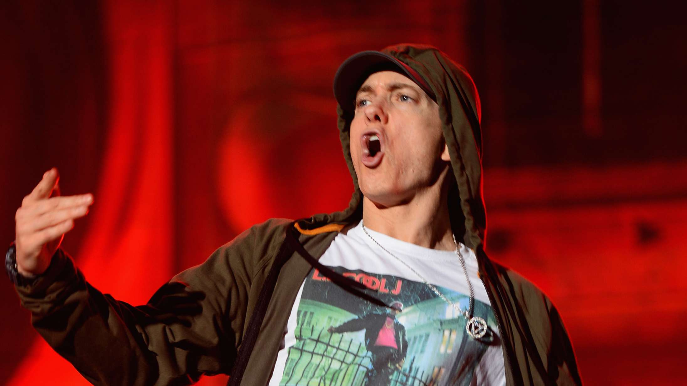 Eminem dukkede selv op og serverede spaghetti i sin nye restaurant – se billeder