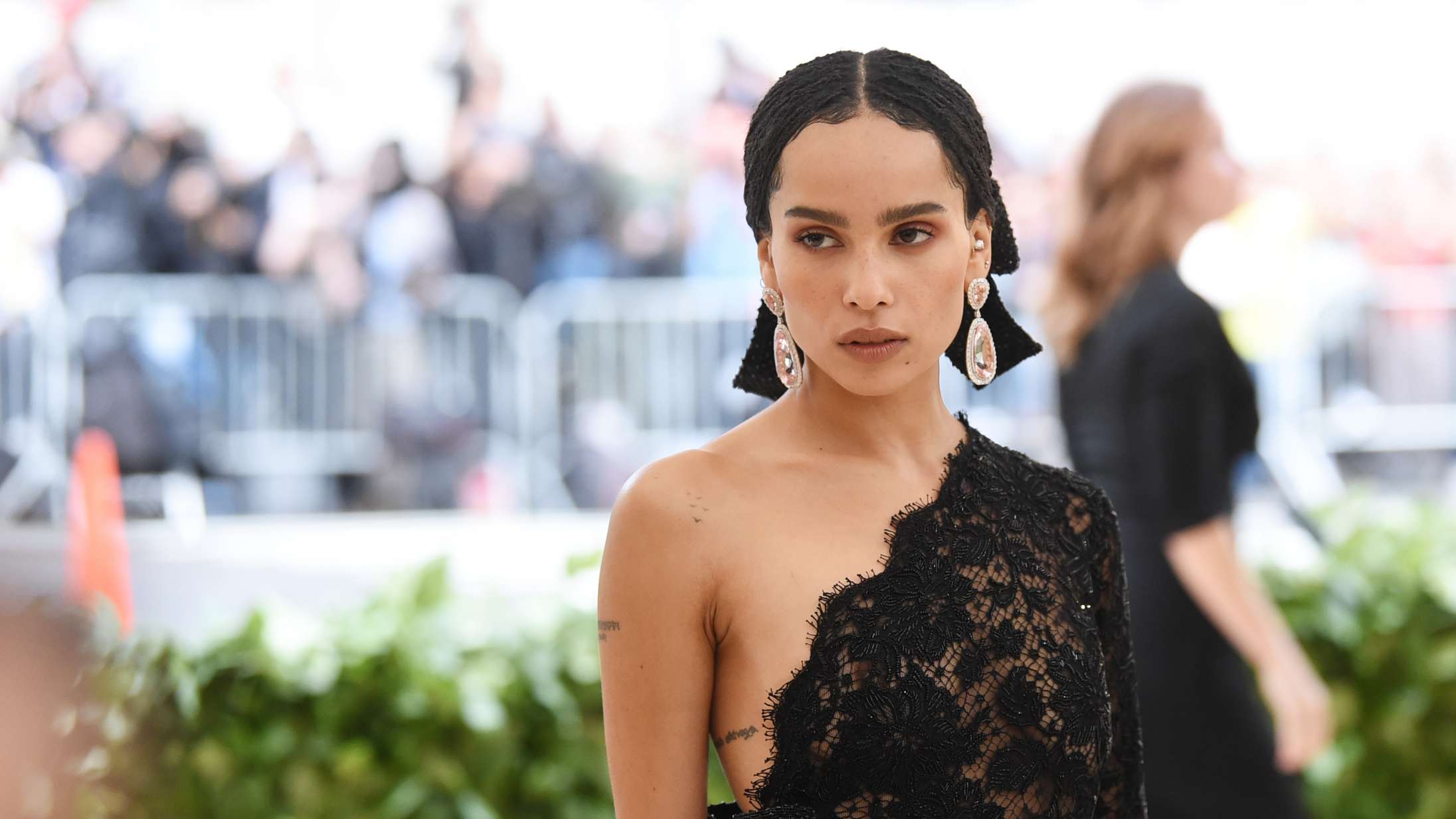 Zoë Kravitz lander rollen som Catwoman i ’The Batman’ over for Robert Pattinson