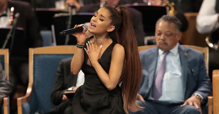 Se Ariana Grande og Jennifer Hudson optræde til Aretha Franklins begravelse