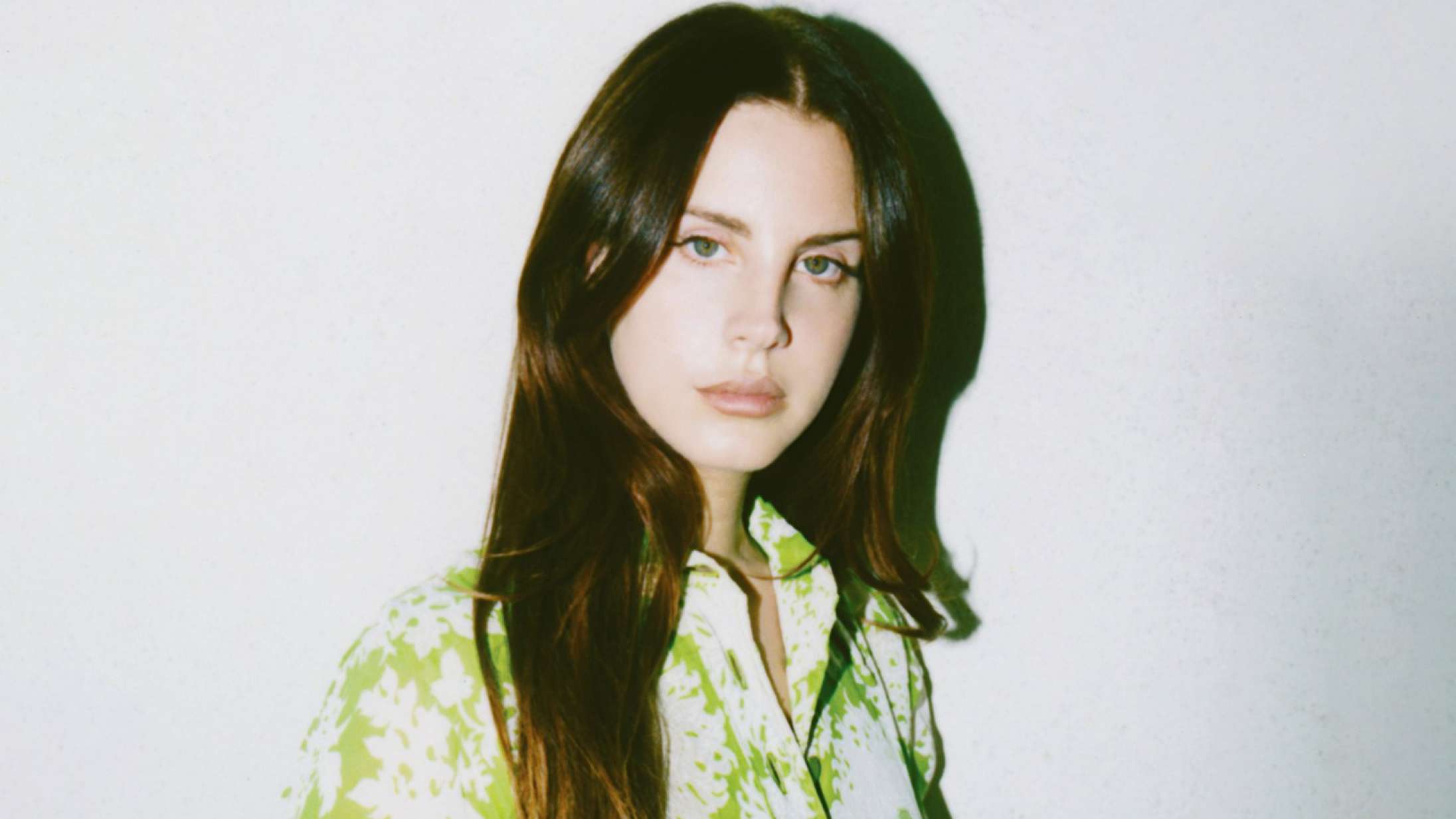 Lana Del Rey afslører endelig udgivelsesdato for sit nye album – se cover, trackliste