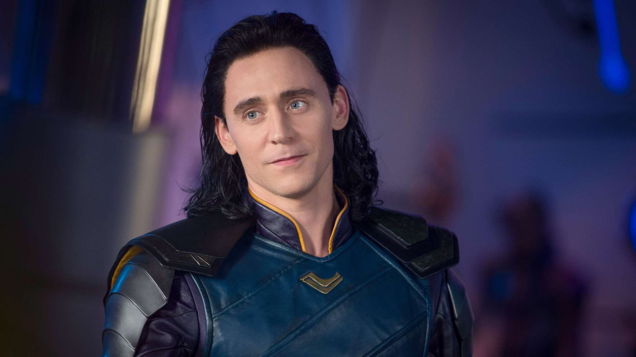 Tom Hiddlestons Loki får sin egen tv-serie på Disneys kommende streamingtjeneste – og det samme gør Elizabeth Olsens Scarlet Witch