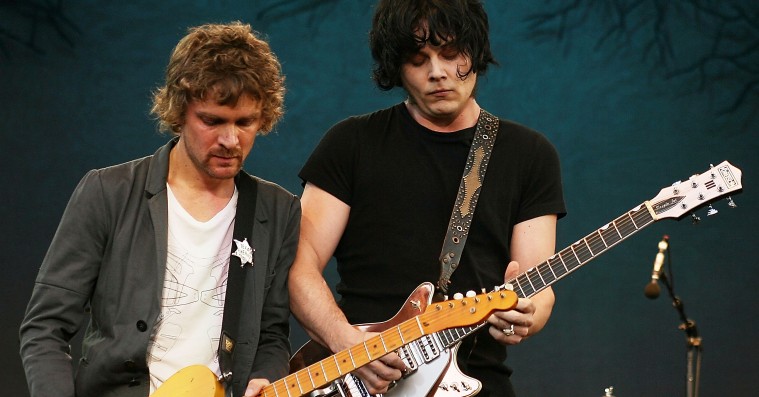Jack White deler to nye numre med The Raconteurs – første udgivelse i over et årti